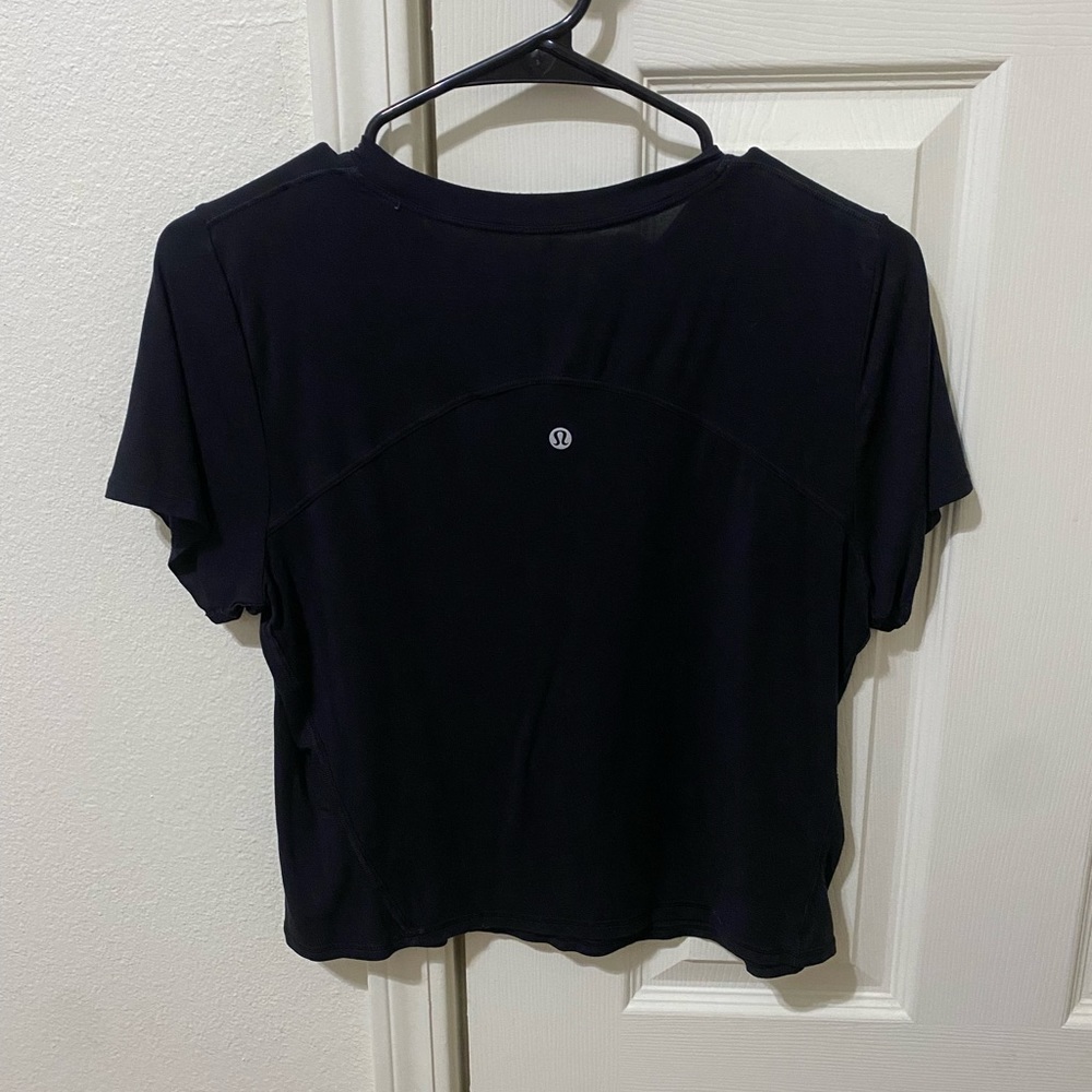 Lululemon semi cropped tee